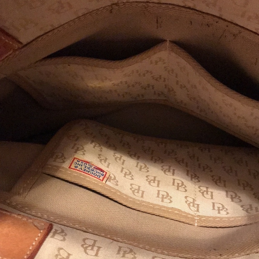 - Very nice Dooney and Bourke Tote! - Picture 10 of 13